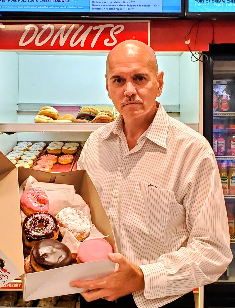 4BillLewis's tweet image. Donut, anyone? Coffee pairs nicely.
Good Saturday!
#GoodSaturday #SaturdayVibes