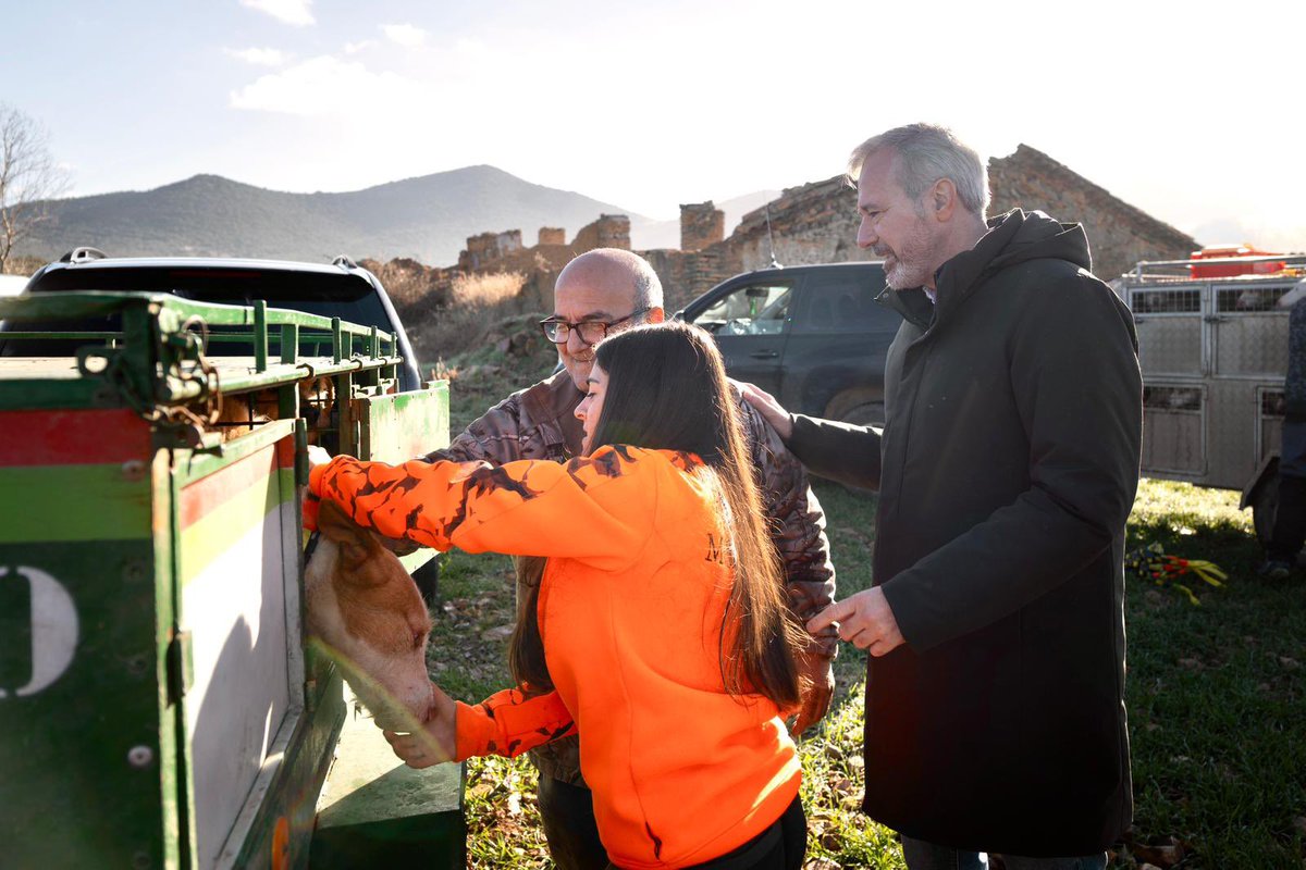 Los cazadores aragoneses están haciendo un magnífico trabajo para frenar el avance de la peste porcina y conseguir que no afecte a las ganaderías y trabajadores del sector. 

Hoy hemos pasado la mañana en el coto de caza de Villarreal de Huerva con la Federación Aragonesa de
