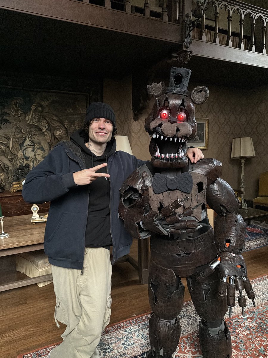 FIVE NIGHTS AT FREDDY DANS LA VRAIE VIE 2 🐻
Disponible sur ma chaîne : RAYTON
Merci à toutes et à tous pour vos retours on s’est donné à fond sur le projet 😈

youtu.be/yE8Nlw3Wpss?si…