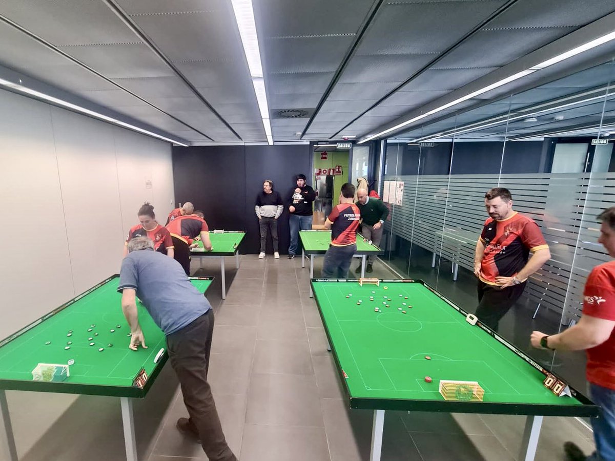 <a href="/DIEGONZADI/">DIEGO.RM.SF49</a> <a href="/DAlvarez1976/">David Álvarez</a> Seguimos disfrutando el #FútbolChapas con la misma pasión de infancia, hoy siendo todo un juego de mesa ⚽️👌🏻🥳
Ya somos +30 clubes por toda España, en los que podéis practicar y competir a nivel local y nacional 🏆
+ Info en ligafutbolchapas.com
<a href="/FutbolchapasLFC/">ligafutbolchapas</a>