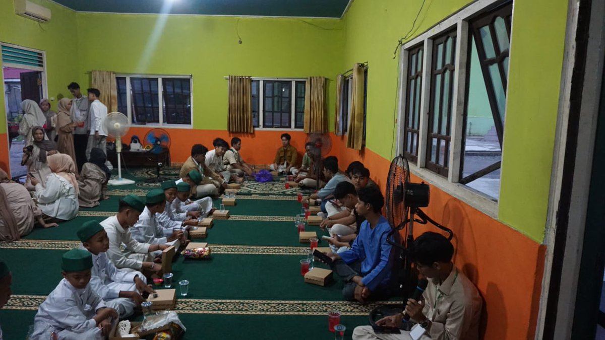 bemfapertaulm's tweet photo. 23 Maret 2025
==========================
Telah terlaksana Safari ramadan X IAAS Care, Collab yang sangat asyik dan seru. Kegiatan ini tak hanya menjadi wadah untuk berbagi kebahagiaan dengan sesama, tetapi juga menguatkan nilai-nilai kemanusiaan, kepedulian sosial dan ukhuwah https://t.co/2XdYhVm1ir