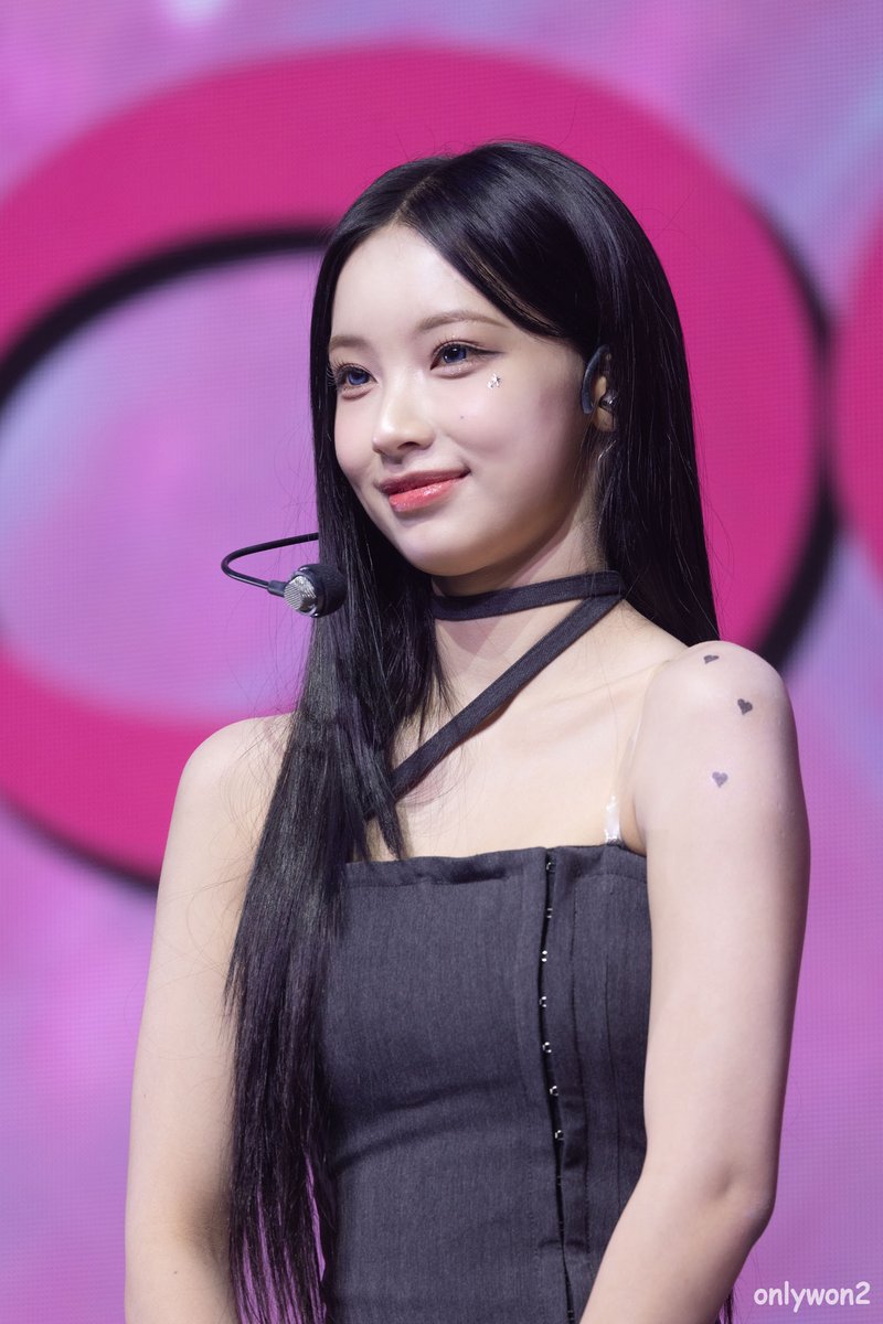 onlywon2_'s tweet photo. 251125 lip bomb 쇼케이스 리센느 원이

#RESCENE #woni #리센느 #원이 #거제소녀 #リセンヌ https://t.co/XXM9gwHHlf