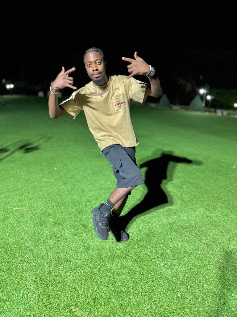 ClameMw's tweet photo. Ku fake life. https://t.co/w4fIVwcM8N