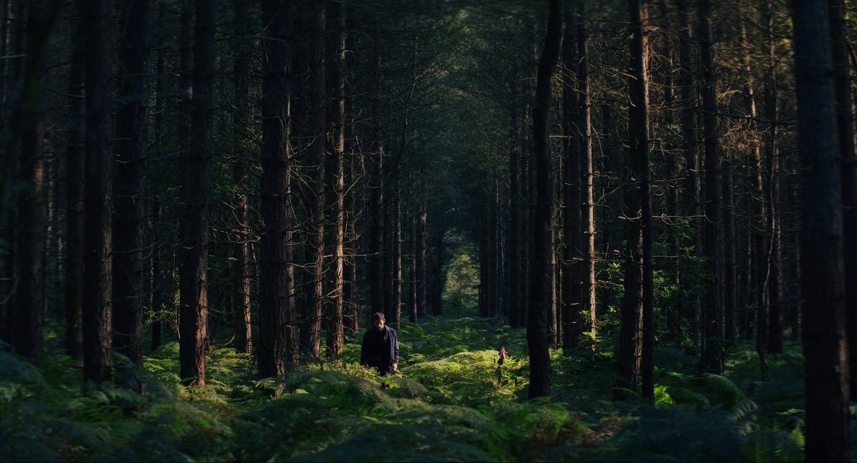 ankit23skr's tweet photo. The cinematography of Wake Up Dead Man (2025) 💥🔥 #WakeUpDeadMan https://t.co/JmhvhN1STe
