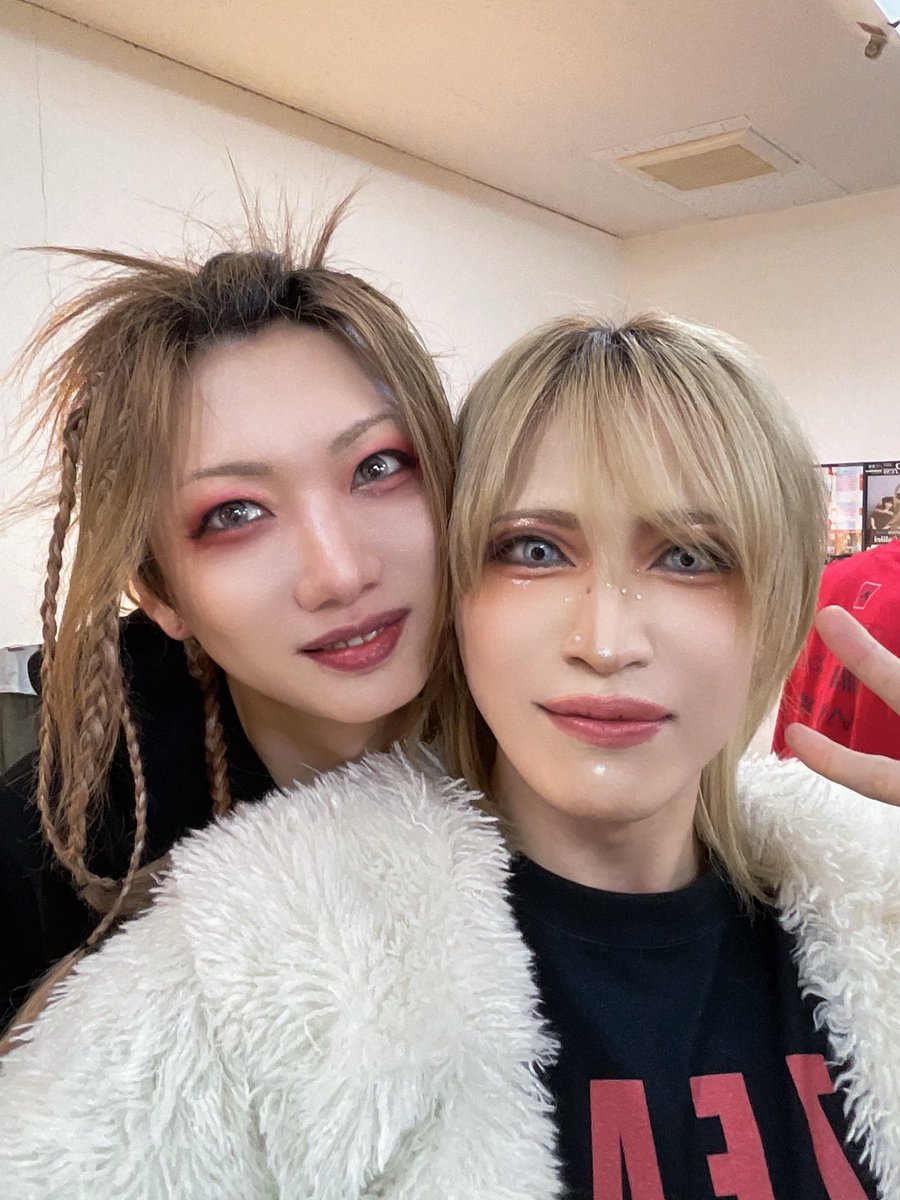 Ryoga_britannia's tweet photo. 福岡2日目写真集③

私とDOG inthePWOの春

私とRAZORのIZAくん

私とBORNのRay（激ヤバ） https://t.co/y7dnYzsRYW