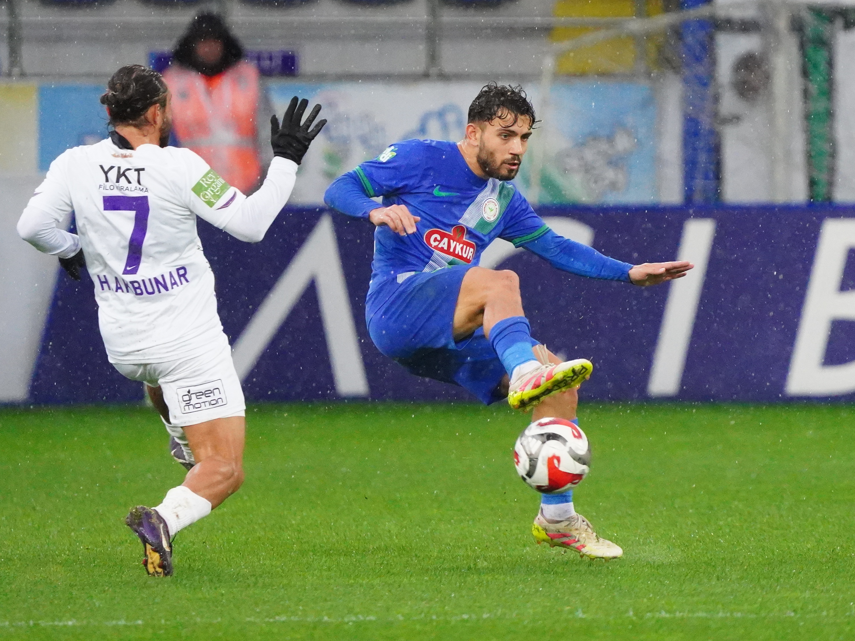 Çaykur Rizespor Eyüpspor'u farklı geçti!