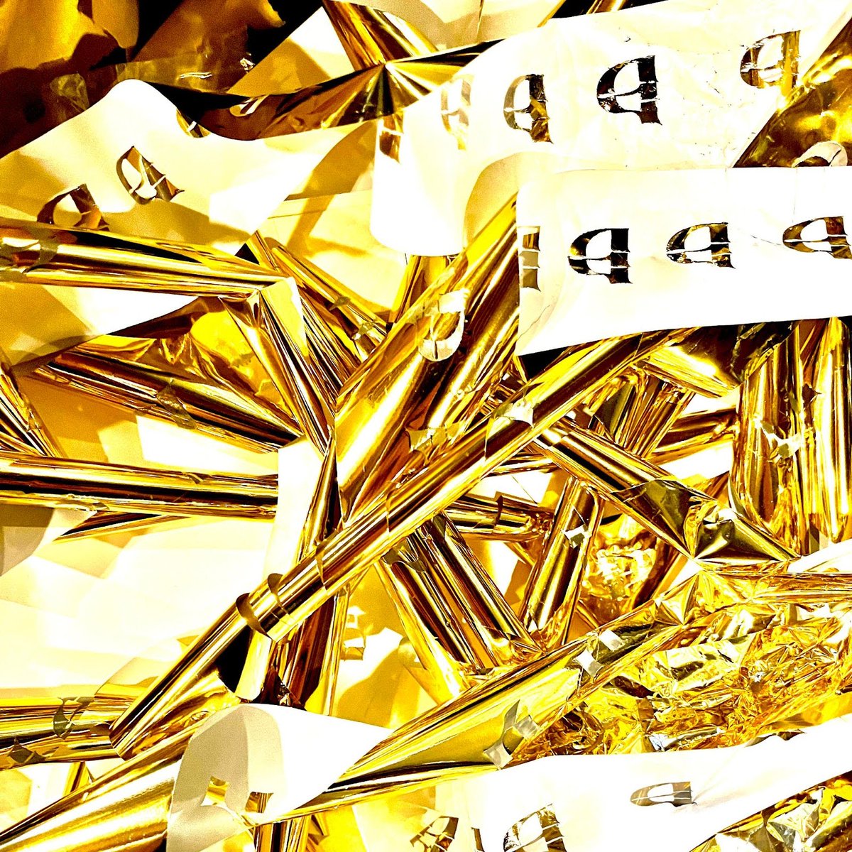 SeaportMuseum's tweet image. Get into the #Chanukah spirit at the Seaport! 🕎 Celebrate the Jewish festival by stopping by the Seaport’s #Menorah lighting tomorrow, Dec. 14, 3–5pm at Pier 17 and participate in the Seaport Museum’s Stamp a #Dreidel Activity.