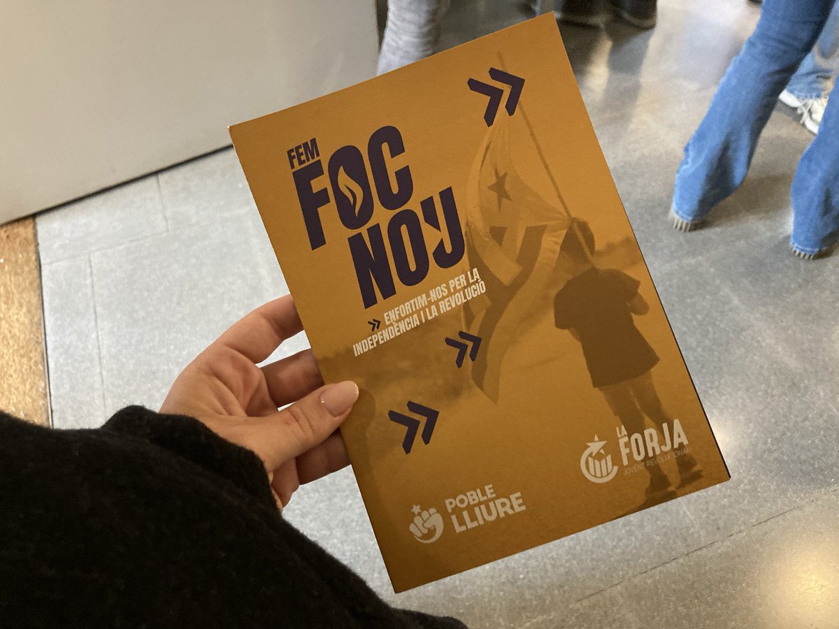 MarAmpurdanes's tweet photo. Avui, amb la @cupnacional, hem estat presents a l’acte de @Poble_Lliure i @LaForja_Jovent sobre els reptes de l’independentisme d’esquerres, on s’han exposat propostes per enfortir la unitat popular des de la defensa de la llengua, el món del treball i el moviment juvenil. https://t.co/flROkfjj7H