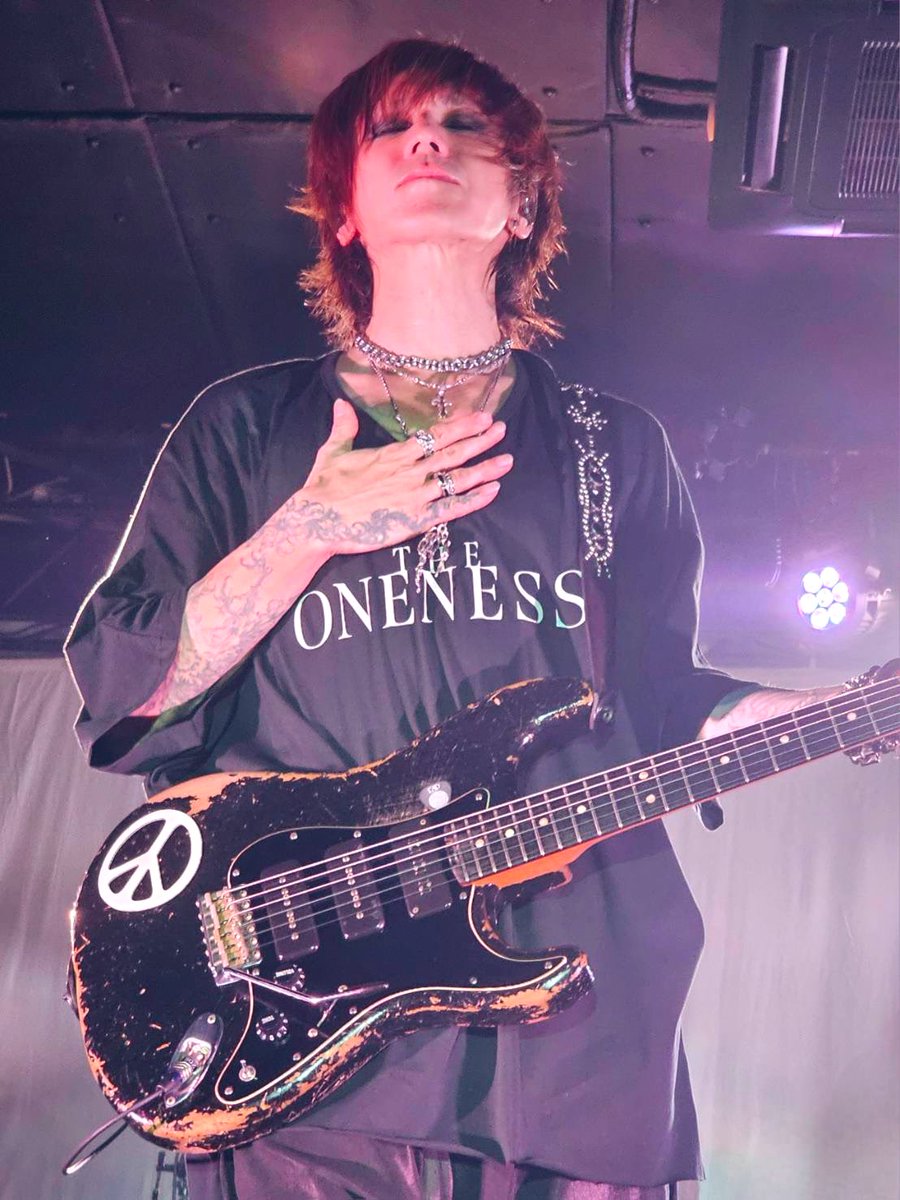 SM_HDM171127's tweet photo. #SUGIZO 
#SUGIZOTOUR2025 
#FINALOFTHESNAKE 🐍

20251207
名古屋JAMMIN'

美しすぎ…るっっ…😮‍💨💕 https://t.co/uhwtf7ap1c