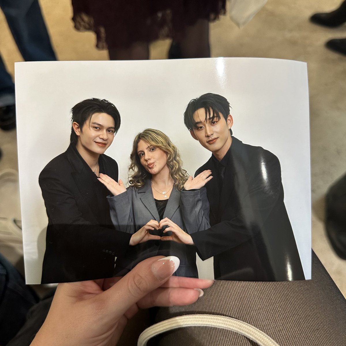 winnystiny's tweet image. aren’t you somethin' to admire? cause your shine is somethin' like a mirror
and I can't help but notice you reflect in this heart of mine
💙❤️
 
#WilliamEst1stFMinRome