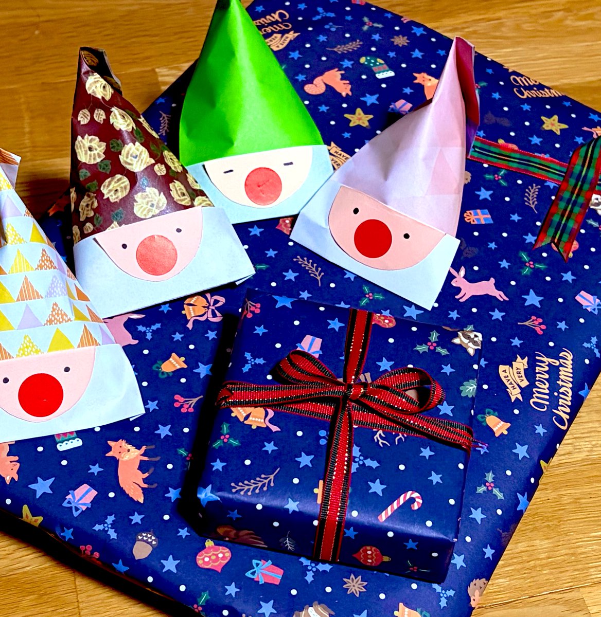 明日はボドゲカフェでクリスマス会🎄があるので、ちょっとだけ準備してみました。
トムテって言って通じるのだろうか…