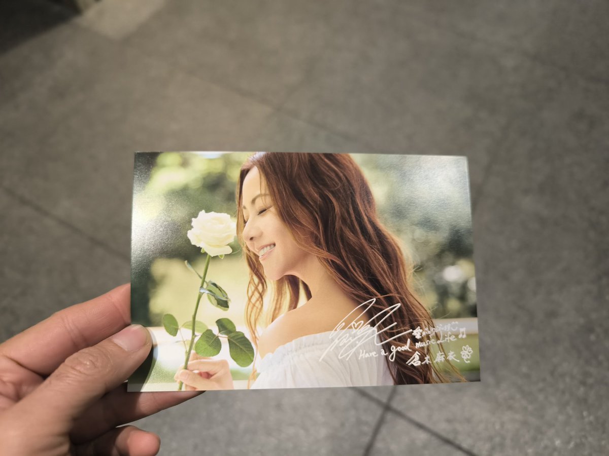 公式出待ち、ポストカードお渡し会にも参加してきました🎶 並ぶのに
