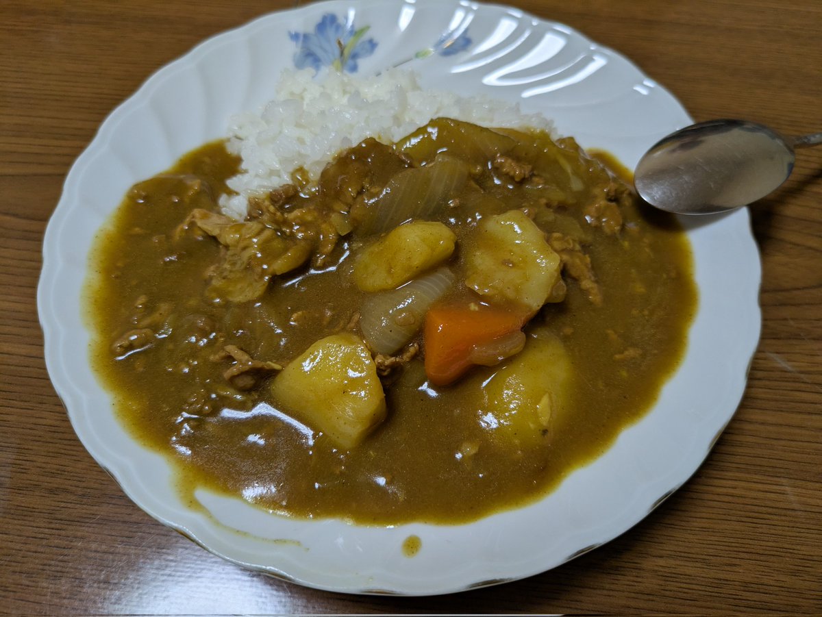 実家のカレーライスさいっきょ！！！