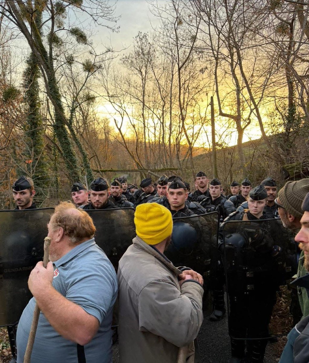 <a href="/mvalet_officiel/">Matthieu Valet</a> L image catastrophique pour le <a href="/Gendarmerie/">Gendarmerie nationale</a>