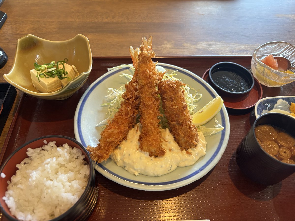 お茶会開催ありがとうございます
コミまものランクイン嬉しいですね！
誕生祭主の華麗なる表紙デビューがこの快挙に力添えしたと思うのは選択民の贔屓目ではない！ええ、なんと言っても選択！
どの本を買おうか〜な時、表紙からの選択の魔術🪄✨
さすﾃｱｻﾝ
#アルテア誕生祭
#あわいの民エアお茶会