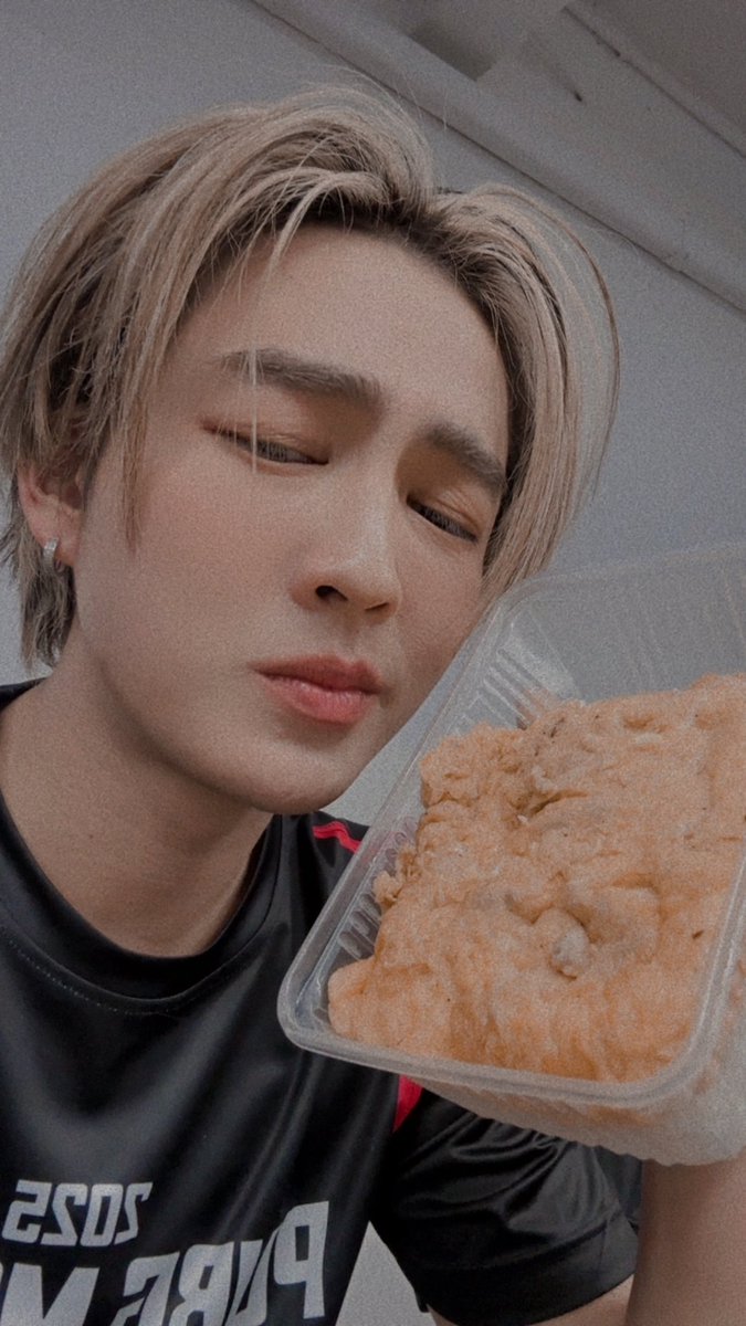 ไม่ได้กินไก่ กินไข่ไปก่อนละกันนน

#HEARTchuthiwat 
#PUBGMxBUS