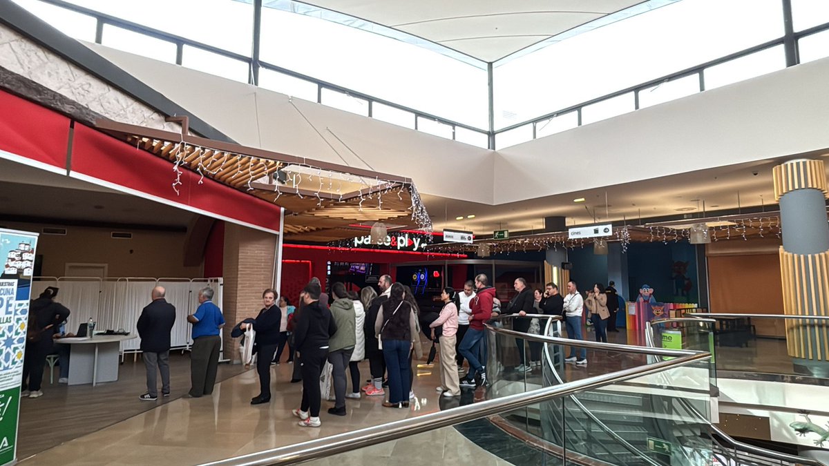 ✨️💉 Éxito de la jornada de sábado de vacunación SIN CITA contra la gripe y el covid.

👩‍⚕️ Gran afluencia y normalidad a estas horas en centros comerciales y zonas de gran afluencia habilitados.

🙌 Gracias a todos‼️