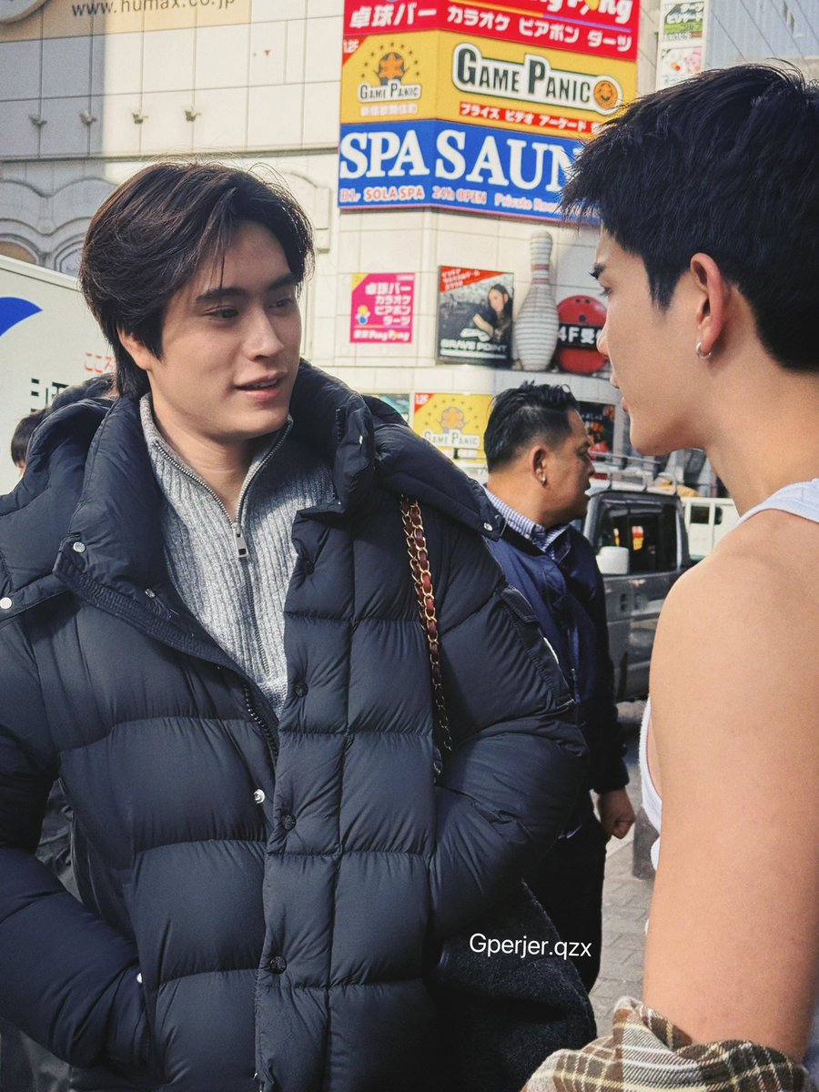 The way Gemini is looking at Fourth in these pictures is insane