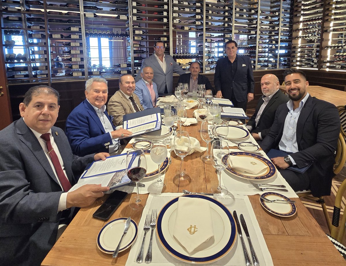 Gratisimo almuerzo con @josenebotsaadi <a href="/mauricioneirab/">mauricio neira b </a> <a href="/LuchoRojasv/">LuchoRojas</a> <a href="/welmerqn58/">Welmer Quezada N.</a> #marioviter #robertoruiz #carloscueva <a href="/cristhian_noboa/">cristhian noboa</a>