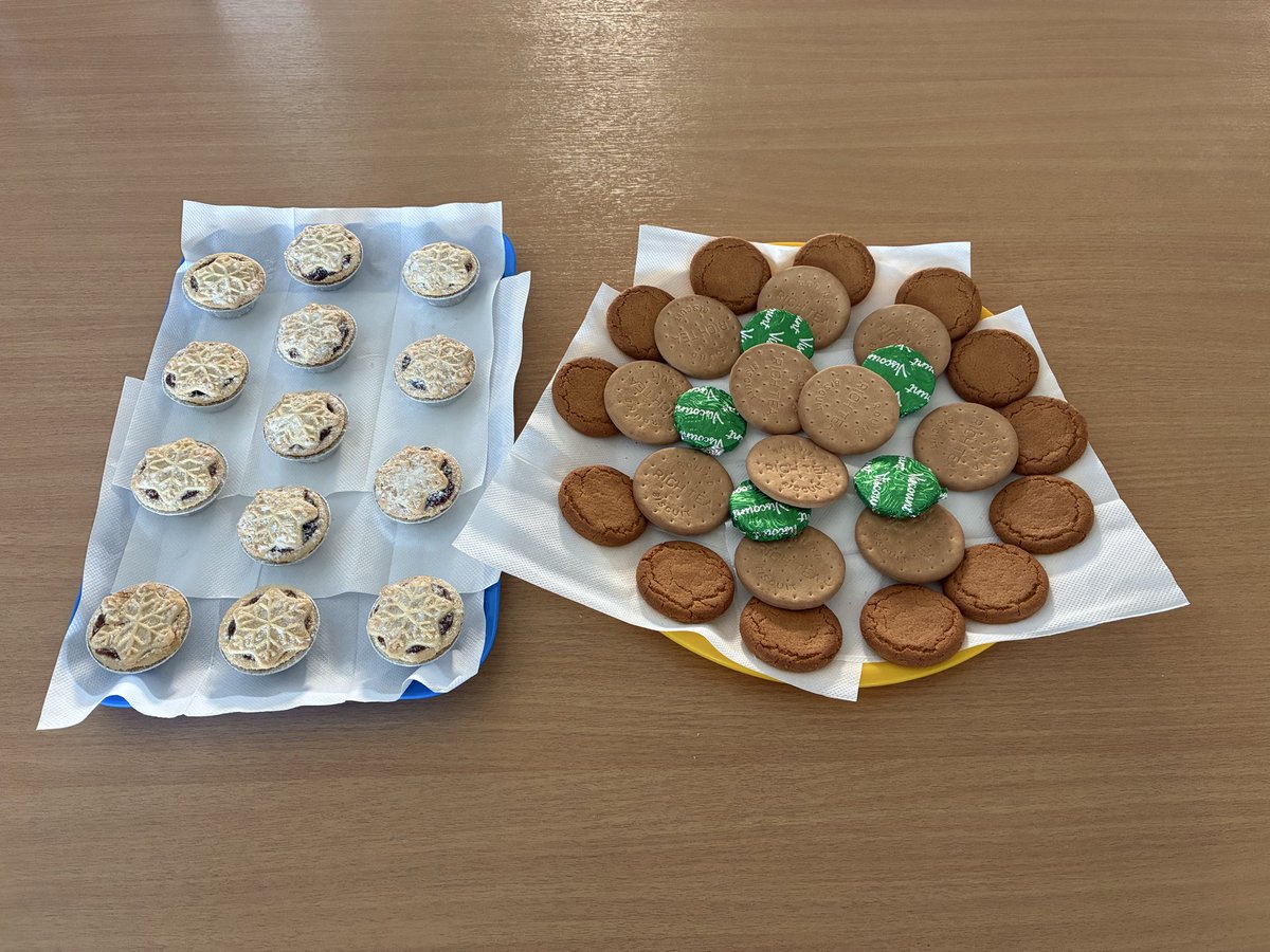 Mince pies and viscount biscuits making the selection for the last home game before Christmas #oufc 💛💙