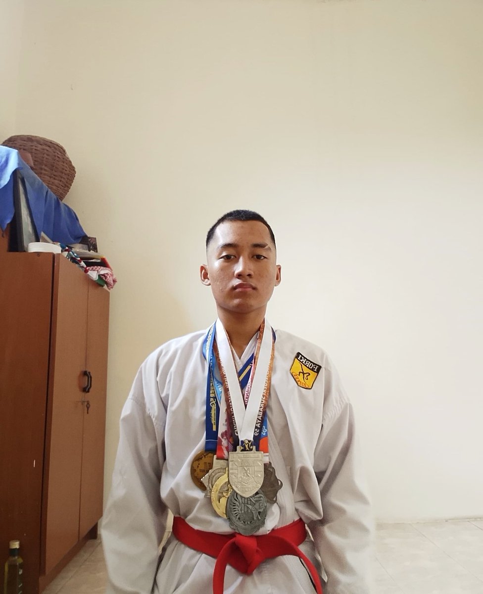 raffy_ilham's tweet photo. Alhamdulillah saya bersyukur berbagai aktivitas #prestasi #medali telah tercapai ✨🙏

#atlet #olahraga #running #tektok #karate #beladiri #nasional #internasional #world #indonesia 

https://t.co/PEXPc1senR https://t.co/JhwquXYIgT