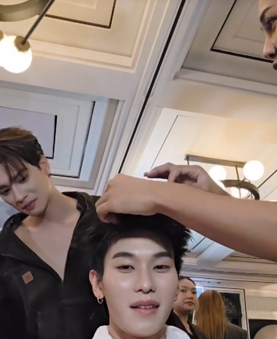 eemarkderyy's tweet image. ผู้ว่าราชการจังหวัดปรากฏในวิดีโอของภรรยาของอาสาสมัครสาธารณสุขหมู่บ้าน ในงานสังคมที่พวกเขาเข้าร่วมเมื่อไม่กี่วันก่อน 

#KengHarit
#ออฟโรด #offroadKTP