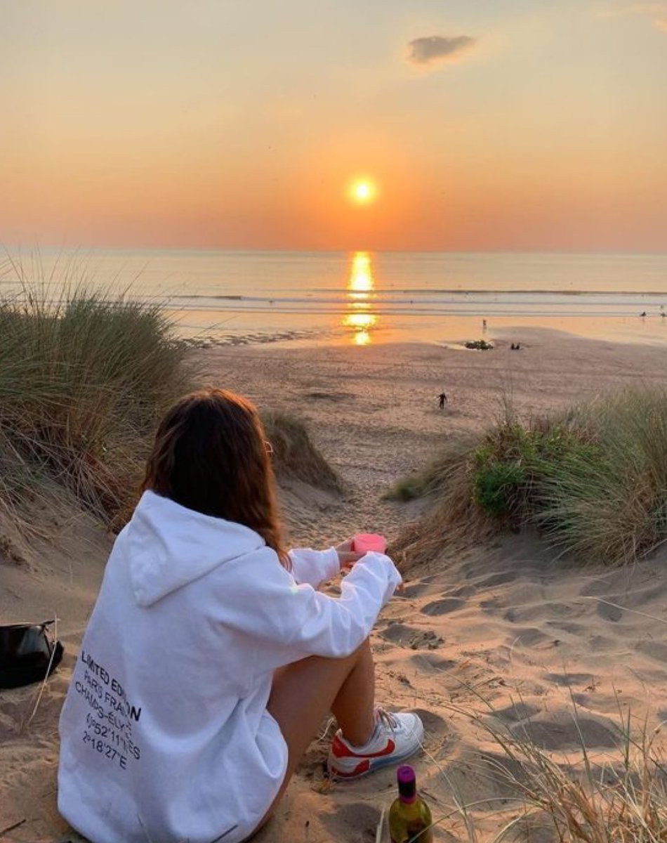 जिन्दगी भर कोई साथ नहीं देता यह जान लिया हमने, 
लोग तो तब याद करते है जब वो खुद अकेले होते है !!
💔