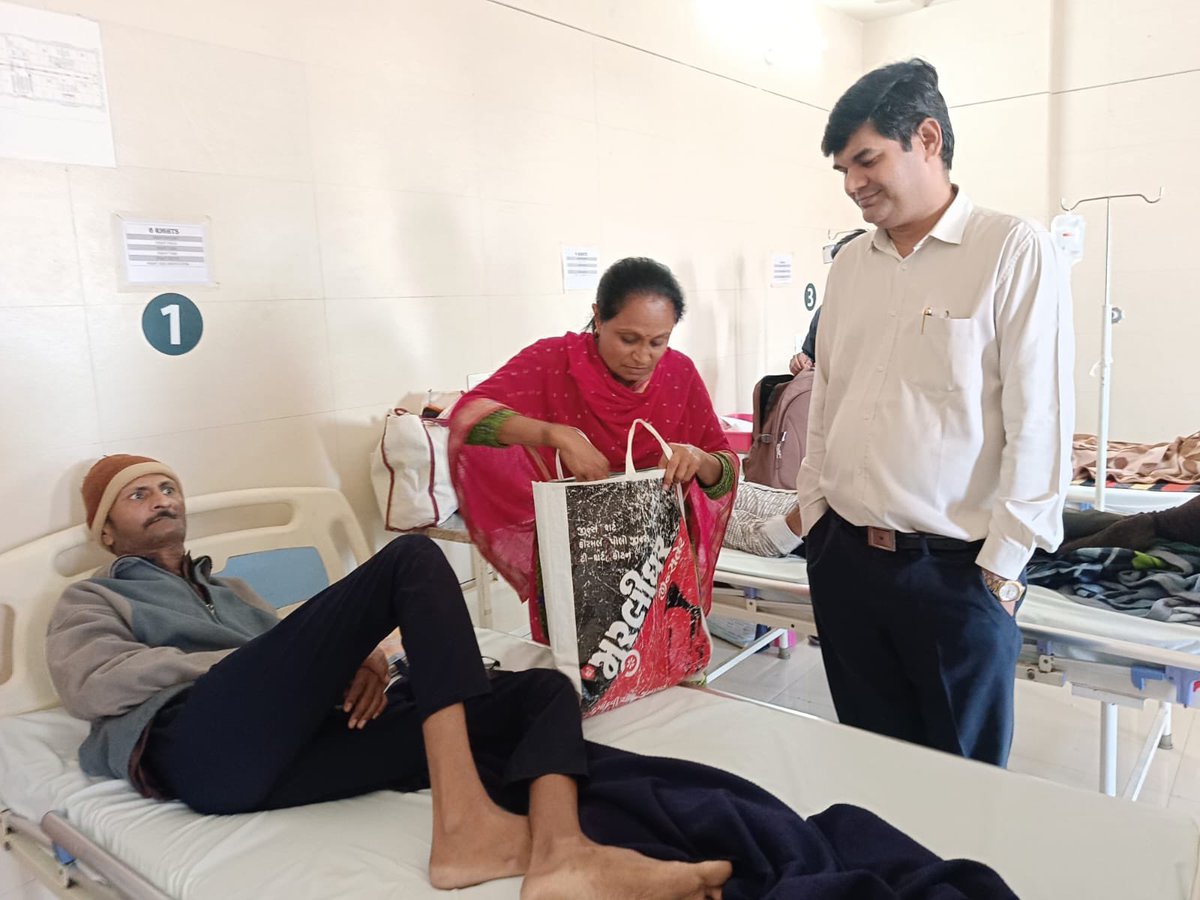 AyushmanNHA's tweet photo. They also interacted with beneficiaries receiving treatment under PM-JAY at an empanelled hospital in Junagadh.

#AyushmanBharat #Cashlesstreatment #HealthForAll #ViksitBharat2047 https://t.co/WDMzSpIjPg