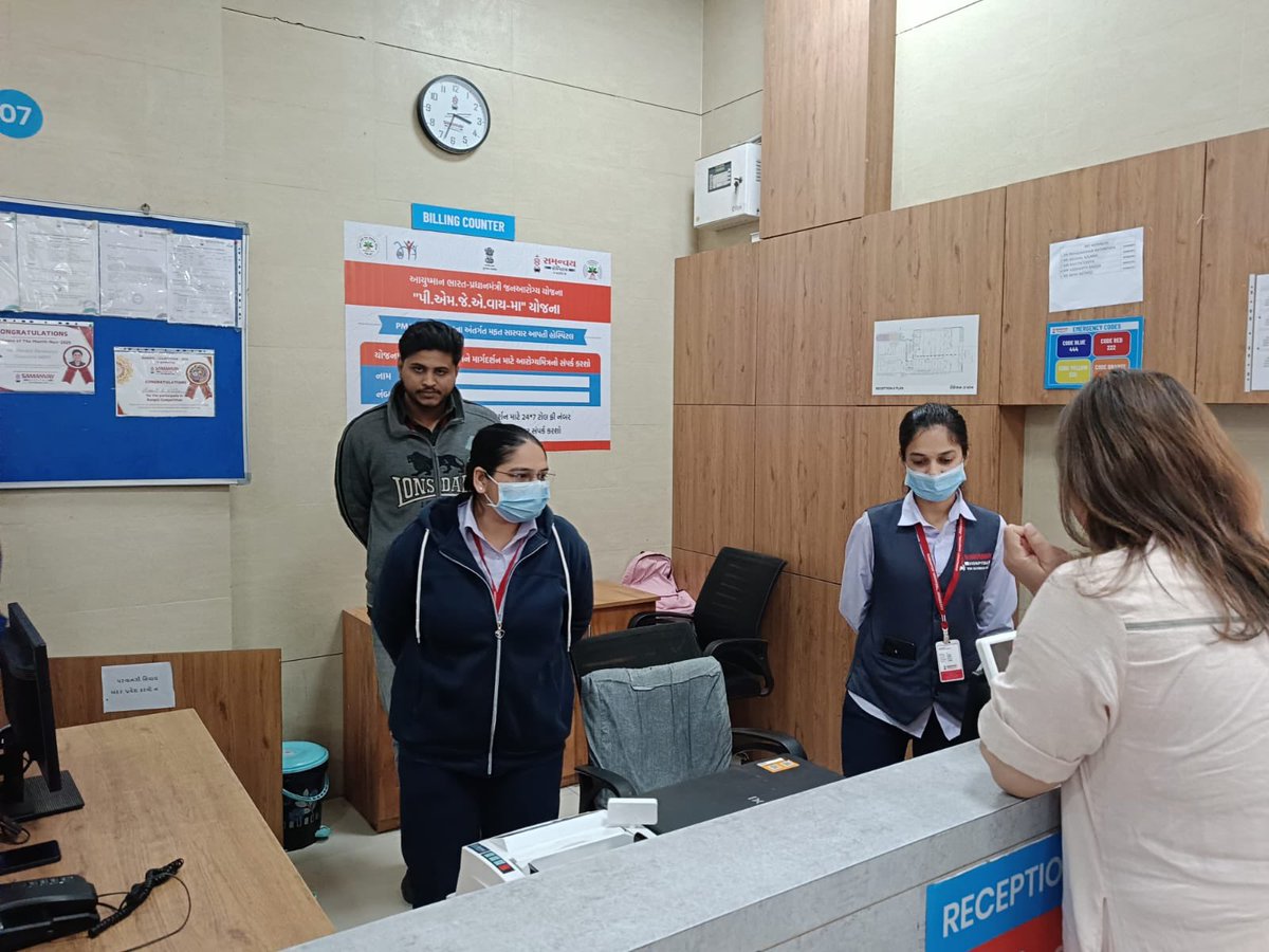 AyushmanNHA's tweet photo. They also interacted with beneficiaries receiving treatment under PM-JAY at an empanelled hospital in Junagadh.

#AyushmanBharat #Cashlesstreatment #HealthForAll #ViksitBharat2047 https://t.co/WDMzSpIjPg