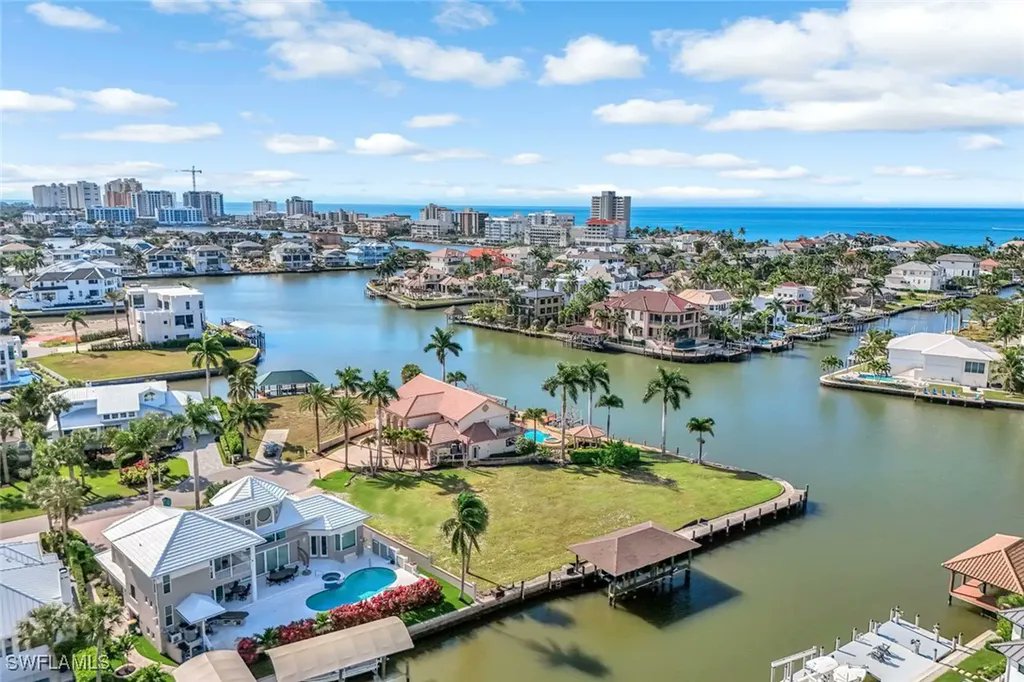 .45 half-acre point lot in the Conners | $5,250,000

One of the largest waterfront parcels in the entire community with double the size of a typical lot. Commanding over 180 ft of sparkling water views. 

johnrwood.com/listing/225081…

#JRWCIRE #JohnRWoodProperties