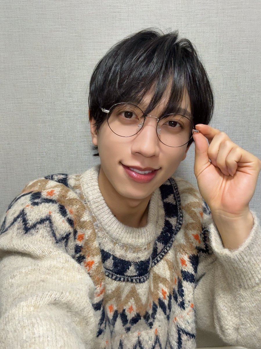 oto_7rol's tweet photo. オン特ありがとうございました！！

たくさんお話しできて楽しかった〜！
でもその分早く会いたくなったよ〜！！
！☺️
お洋服は冬っぽいニットにしてみた！⛄️
そして途中からメガネかけてみた！髪の毛ノーセットの時に写真撮り忘れた〜〜〜！！

次のイベントはオノマトペ！ https://t.co/ogiHWCSofK