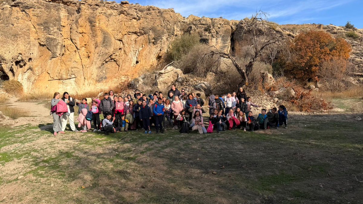 GranadaGeopark's tweet photo. ¡Flipante!

No se puede describir, con otra palabra, el día que pasaron ayer los chavales y chavalas de 3º y 4º de #primaria del Colegio Santo Ángel de #Zújar.

De la mano de la #geóloga del #geoparque, Mayte Pedrosa, visitaron la #AcequiadelToril  y el CIM en #Gorafe. https://t.co/2S5x7ejlz5