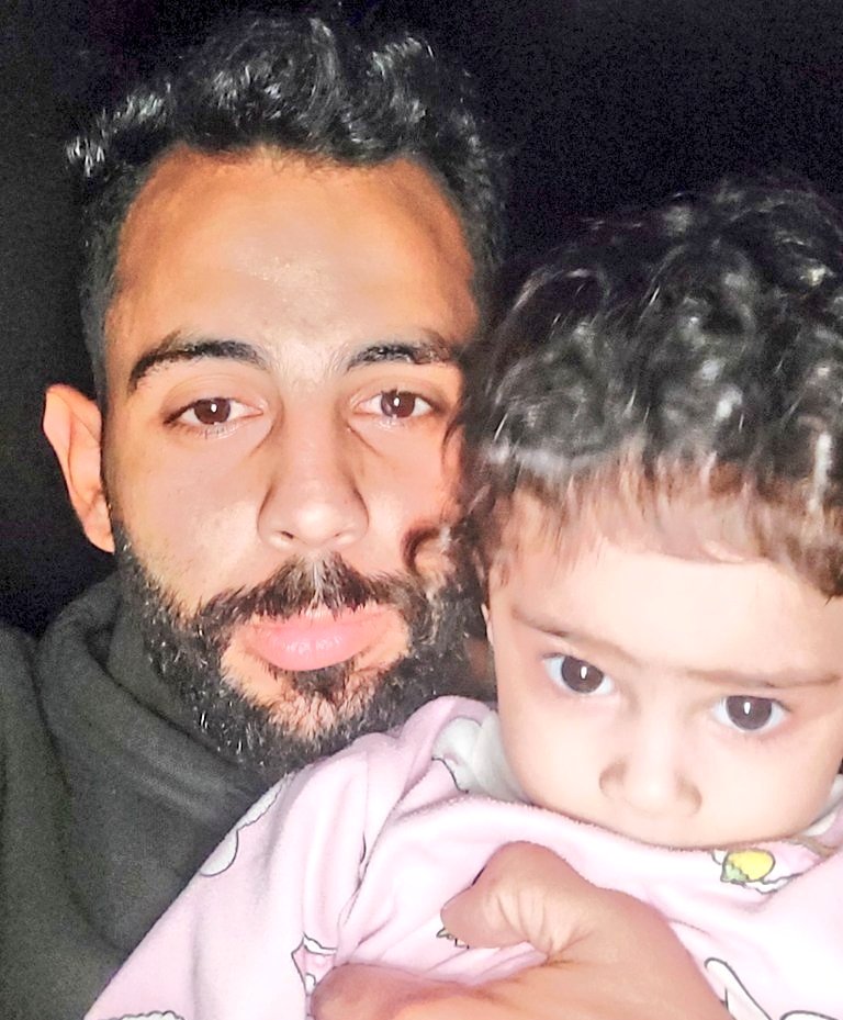 mohkhi9's tweet image. Please…don’t scroll past.
Eileen needs milk.
Eileen needs treatment.
Eileen needs clothes.
Eileen needs food.
Eileen needs a chance to live.

Please don’t IGNORE this call…
Eileen is hungry, cold, and fighting to survive.
She deserves to live. 💔🙏
chuffed.org/project/safe-l…