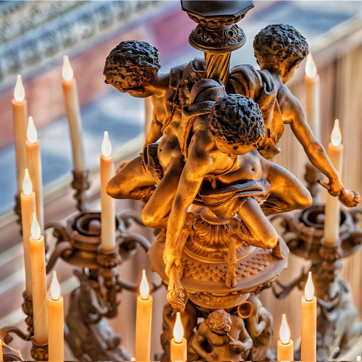 🔴 𝗖𝗢𝗡𝗖𝗘𝗥𝗧𝗦 🎄 | Ce week-end, le château de Fontainebleau vibre au rythme de la musique pour célébrer #Noel ! Retrouvez Thomas Hengelbrock et les Ensembles Balthasar Neumann dans la salle de Bal à l'occasion d'un concert exceptionnel ! 🎻 #Noel
🎟 bit.ly/BilletterieFon…