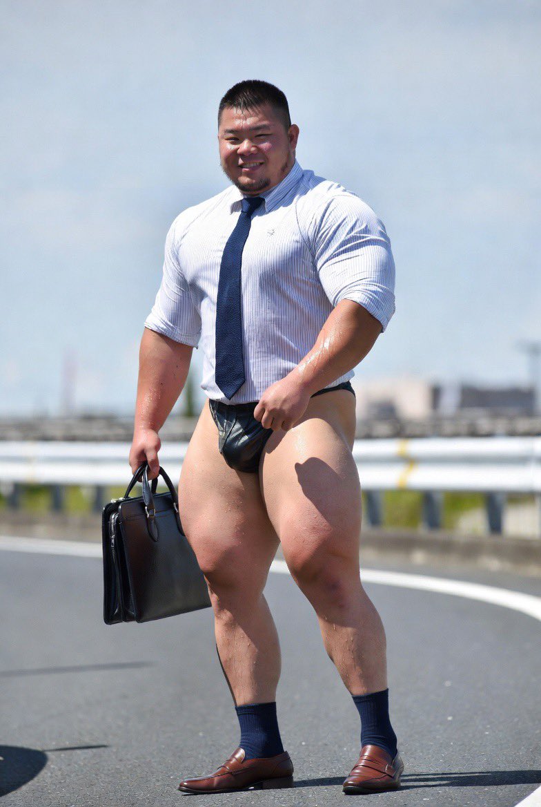 JatingHong's tweet image. 上班族1

如果開始規定不需要穿西裝褲上班😛