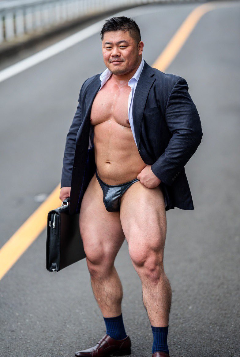 JatingHong's tweet image. 上班族1

如果開始規定不需要穿西裝褲上班😛