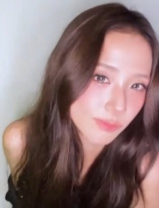 พี่จีซูอายุ 30 ยังออร่าขนาดนี้ เดี๋ยวปีใหม่สามวันก็วันเกิดชีจะออร่าขนาดไหน ㅠㅠ

[ปล. ชอบเมคอัพนี้มาก ถังหูลู่หวานเจี๊ยบ]