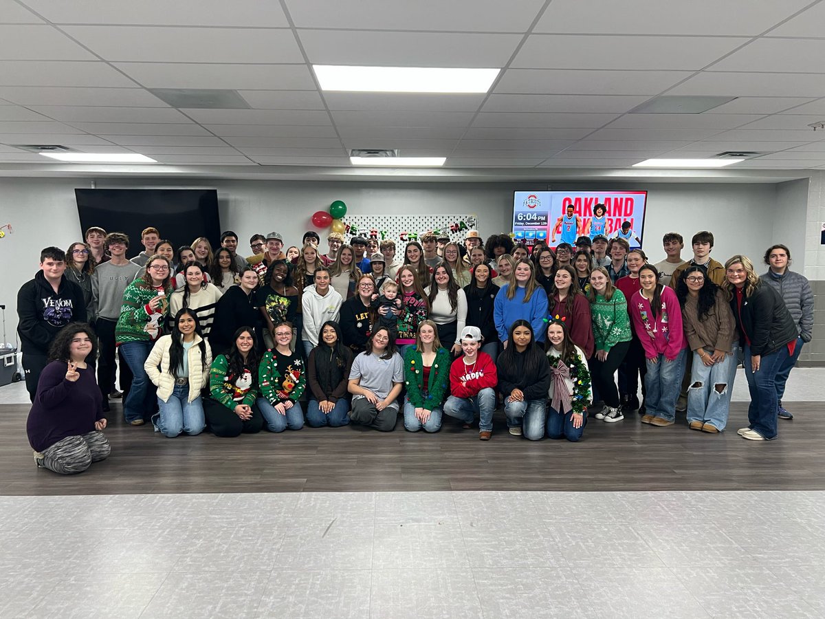ohsffa1's tweet photo. 🎄🎉 Oakland FFA had an amazing time hosting the Rutherford County FFA Holiday Party! From leadership- and teamwork-based games like pantyhose antlers and wrap-a-friend. 
We hosted a canned food drive, collecting over 500 canned and non-perishable items!
Can’t wait for next year! https://t.co/YkbklXd9C4