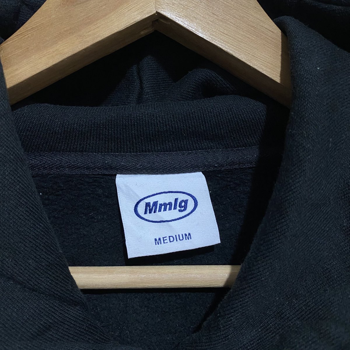 koffwhitesecond's tweet photo. Mmlg HOODIE ☆ สีดำสกรีนฟร้อน น้องสีดรอปลงเล็กน้อยโดยรวมยังดำนะคับ สกรีนไม่แตก ไอดอลเกาใส่กันเยอะคับ 9/10
♡ อก48 ยาว27
♡ 380 บาท ส่งฟรี
#สเวตเตอร์เกาหลี #ส่งต่อเสื้อผ้ามือสอง #ส่งต่อstylist #ตลาดนัดENHYPEN #พรีออเดอร์เกาหลี #mmlg https://t.co/39RjjtQ5eu
