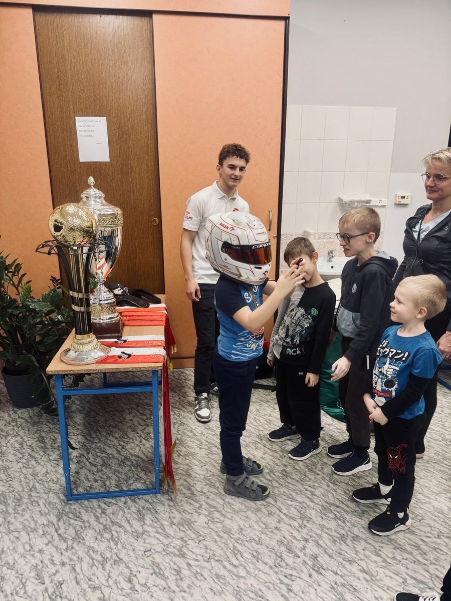 Miałem okazję gościć w Szkole Podstawowej Specjalnej Rafałówka, gdzie podzieliłem się swoją motorsportową historią i towarzyszącymi jej trudami dnia codziennego oraz mogłem pokazać, że zawsze warto walczyć do samego końca o realizację marzeń 🤩 <a href="/TeamORLEN/">ORLEN Team</a> <a href="/GrupaORLEN/">ORLEN</a> <a href="/OfficialPZM/">PZM</a>