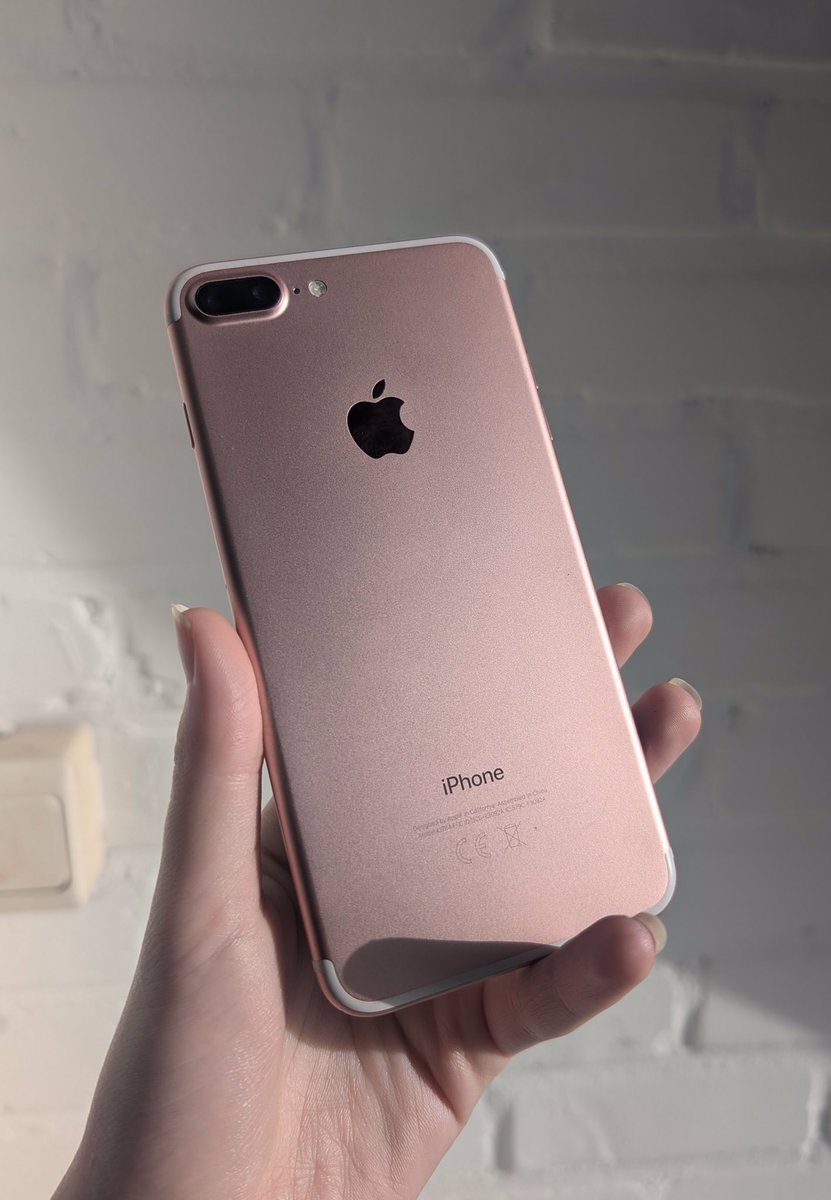 saraaa7447's tweet photo. New phone is here!!

Old one broke so I decided it’s the perfect time to upgrade :) https://t.co/9MNoW0gbh8