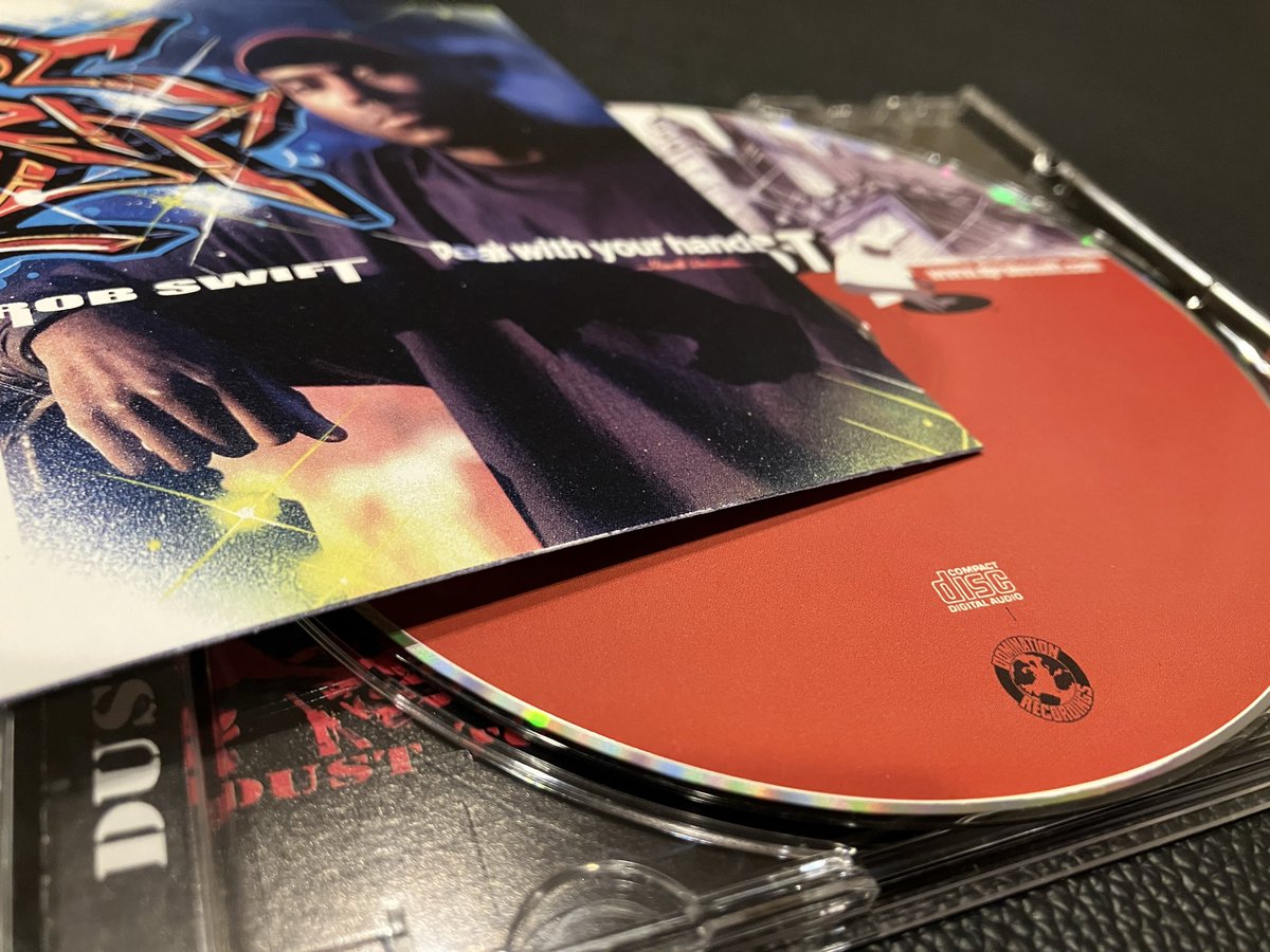 olskooljam's tweet image. Rob Swiftは見つかれば全部欲しいなと思っていましてこのDust To..も地味に探していたのですがやっと出てきました

まだ聴けていないのですがRではなく嬉しいプレス💿！盤のデザインもバックインサートも凝っていてサイコー🎤

#RobSwift #Turntable #Sampling