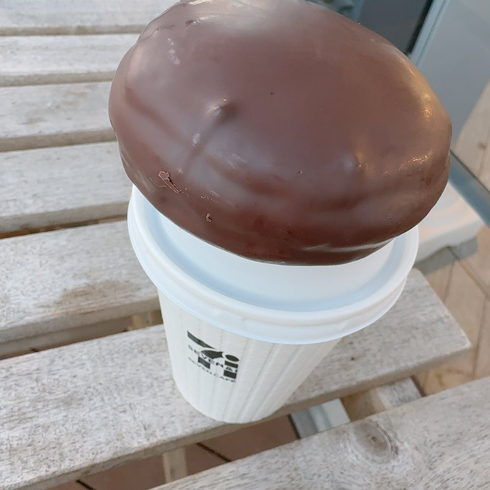 koaniani_i's tweet photo. すっかり冬・今晩 雪がふるかもしれない12月の #ピクミンと1万歩の旅 のお供は…

ホットなコーヒーを探し歩いて 行き着いたのは…
 #コンビニコーヒー (カフェは何処も激混み

で、コンビニスイーツと共に ススキが美しい  #昭和記念公園 へ

これはこれで👍 https://t.co/omkxT167lx
