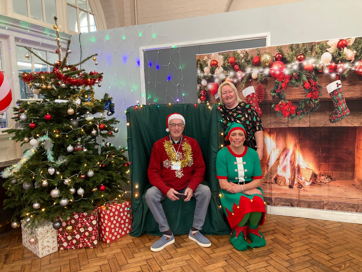 RotaryOadby's tweet photo. Impact Oadby &amp; Wigston members David &amp; Liz join the team helping out at the @MenphysUK Christmas Party, today in South Wigston 🎄🎅 https://t.co/KAaqjrmmSi