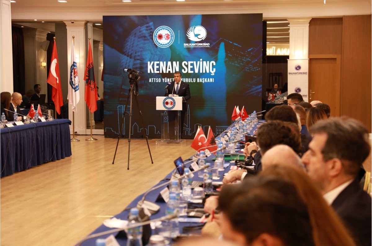 info_attso's tweet photo. Arnavutluk Türkiye Ticaret ve Sanayi Odası (ATTSO) olarak;
Cumhurbaşkanı Danışmanı, Tarım Bakan Yardımcısı, Tarım Bakan Danışmanı,
BALKANTÜRKSİAD Yönetim Kurulu,
ATTSO Yönetim Kurulu ve üyelerimizin katılımıyla sonuç odaklı bir iş programını başarıyla gerçekleştirdik.

Bu buluşma;
🔹 Kurumsal diyalogların
🔹 Sektörel sunumların
🔹 B2B görüşmelerin
bir araya gelerek iş birliği potansiyelini güçlendirdiği önemli bir platform oldu.

ATTSO olarak önceliğimiz;
📌 Üyelerimiz için somut ticaret ve yatırım fırsatları oluşturmak,
📌 Türkiye–Arnavutluk ekonomik ilişkilerini uzun vadeli iş birlikleriyle desteklemek,
📌 İş dünyası paydaşlarını verimli ve hedef odaklı platformlarda buluşturmaktır.

Bu vizyonla çalışmaya, üretmeye ve köprü olmaya devam edeceğiz.

#KöklüTarihOrtakGelecek
#ATTSO #BALKANTÜRKSİAD #B2B #İşBirliği #TürkiyeArnavutluk #TicaretKöprüsü @balkanturksiad