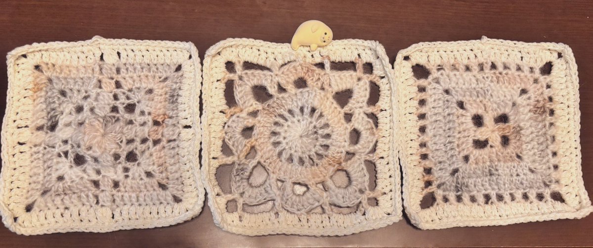 #かぎ針編みアドベント2025 
Day⑪⑫⑬

溜めてた分を無事編み終わりました🫠
毎日コツコツするの意外と難しい……