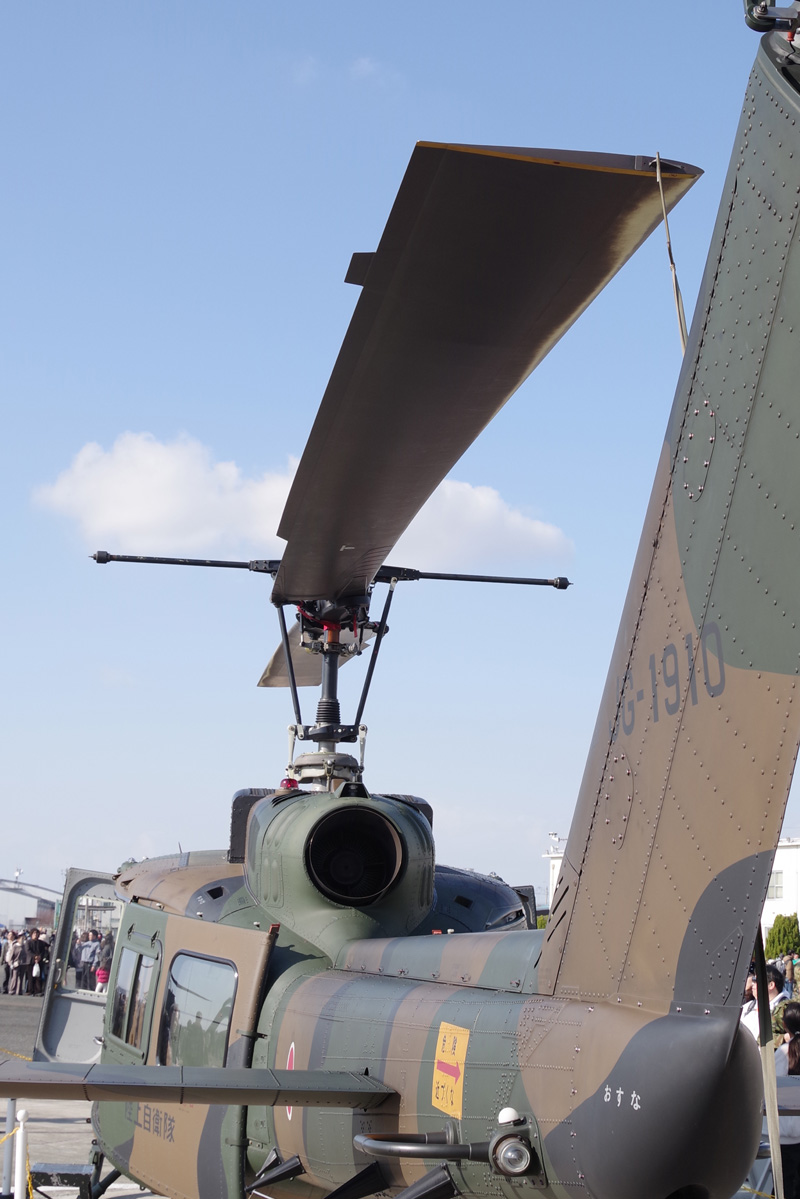 先週の駐屯地祭より 再び中に戻って式典終了後の地上展示へ 機体全体の