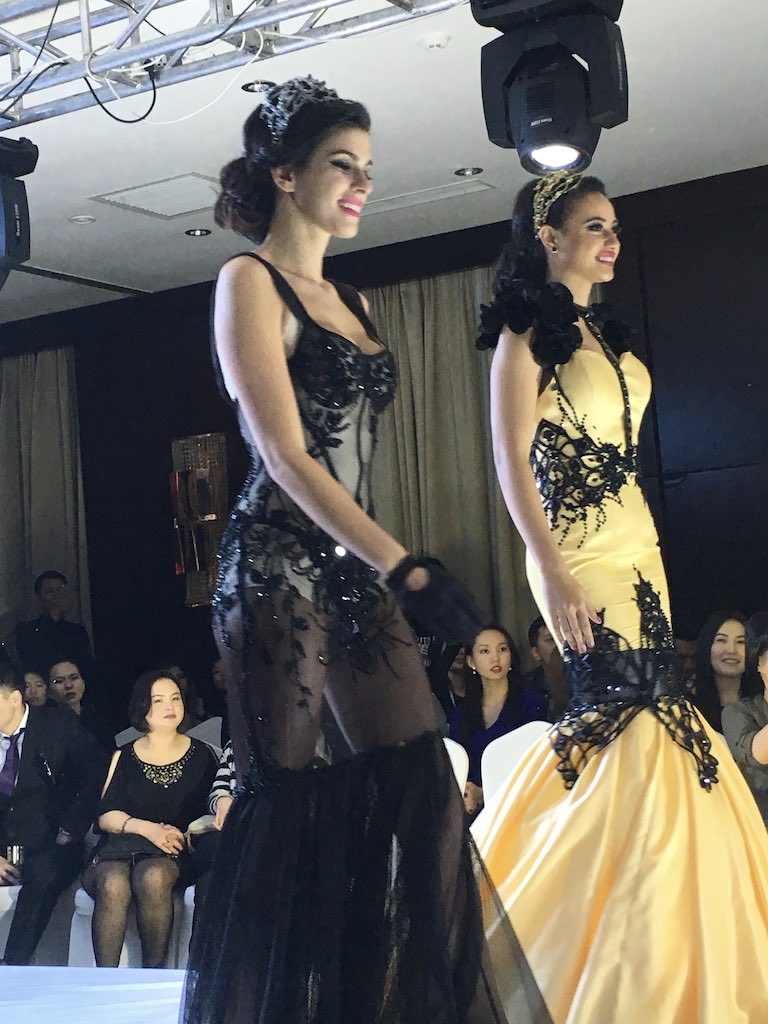 Цагтаа Мянгаа ах шиг үзэж л явлаа🙈🙈🙈🙈