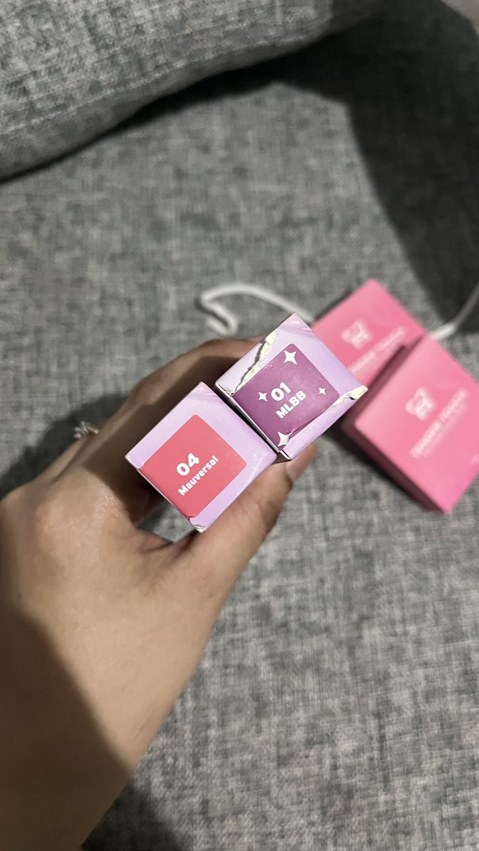 pplpleaser2's tweet photo. Punya beberapa lipcream, lipgloss dan powder blush nya MOP punya memong. Ayok beli harga di bawah official storenya. Ini ori dan new ya ✨🤗🤗🤗
Pengiriman dari purwakarta 
Semua harganya 70k aja https://t.co/IS7Oako0FD