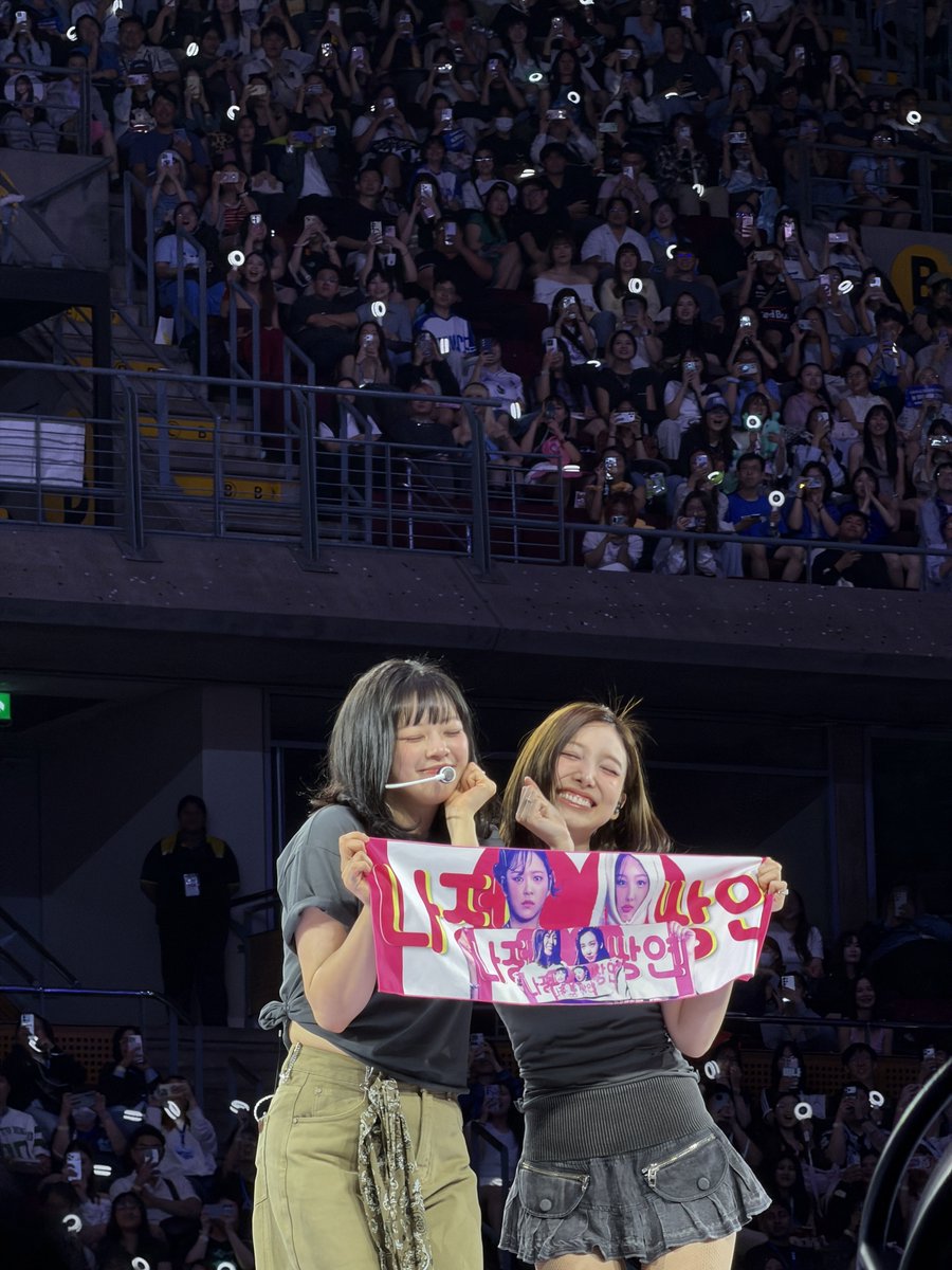 นาทีประวัติศาสตร์มาแล้ว เฉพาะประเทศไทยเท่านั้น😭

#TWICE_THISISFOR_WORLD_TOUR_BANGKOK #ทไว้360องศา #THISISFORBKK
#TWICE_THISISFOR_WORLD_TOUR